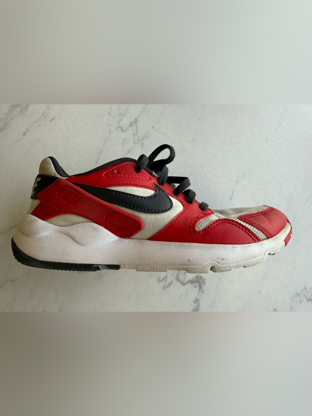 Kids Nike LD Victory Gray Red Black & White Sneakers Boys Size 4.5 Youth